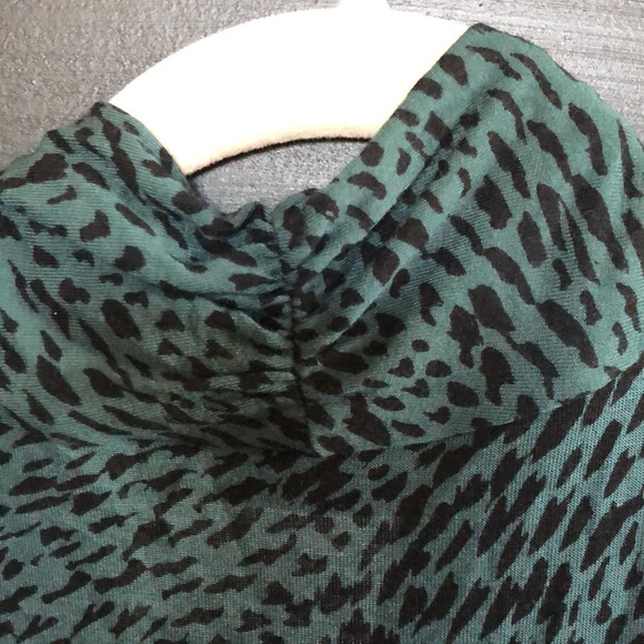 APT.9 green, animal print top. Size S. - Picture 5 of 5
